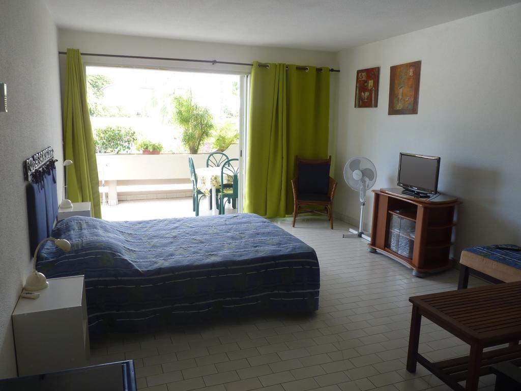 Au Meuble Des Roches Daire Saint-Gilles-les Bains Dış mekan fotoğraf