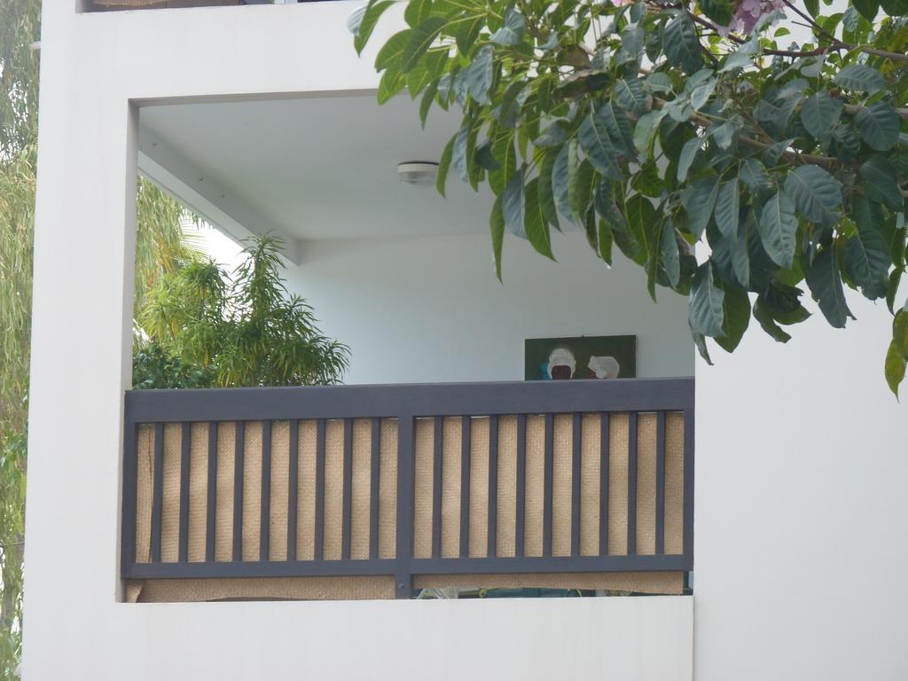 Au Meuble Des Roches Daire Saint-Gilles-les Bains Dış mekan fotoğraf